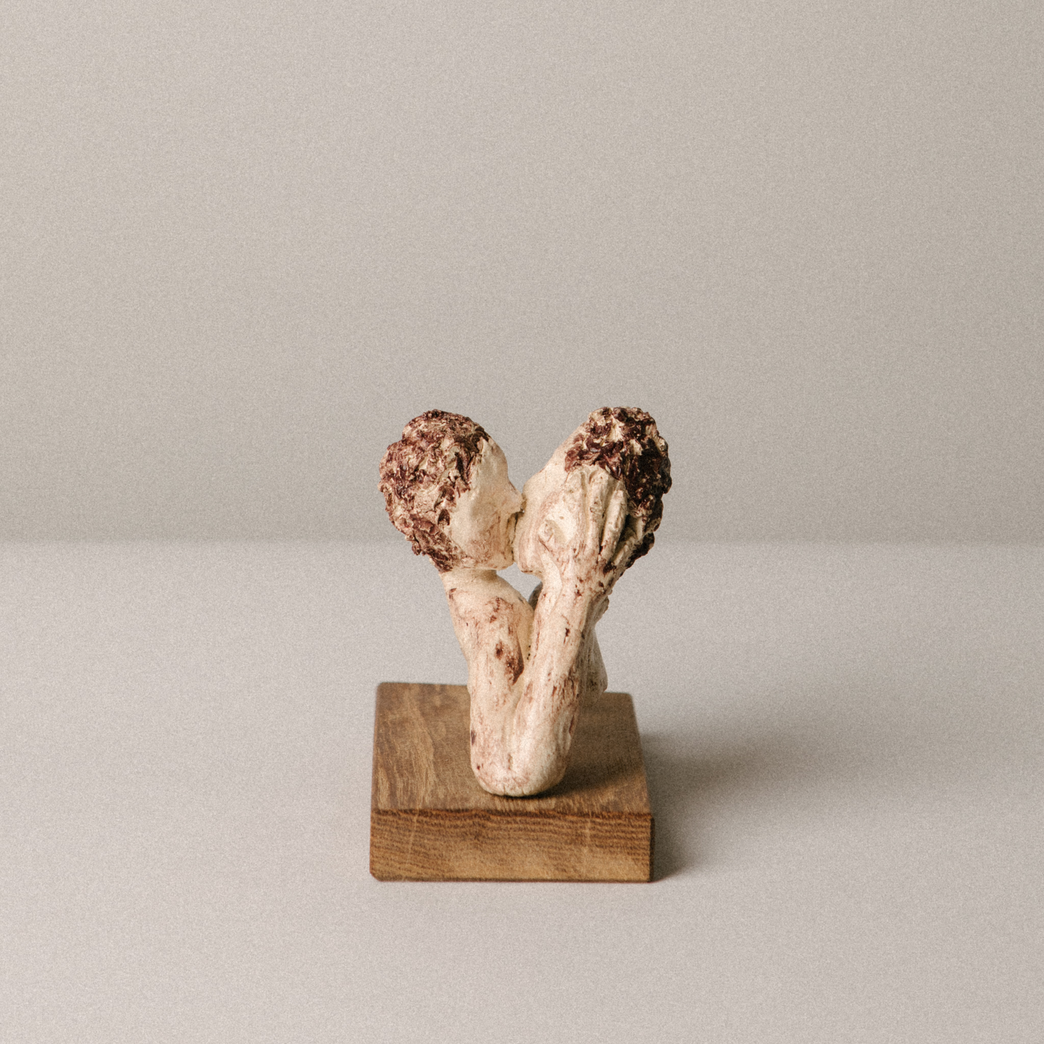 Keramik Skulptur von zwei Menschen - Zweisamkeit